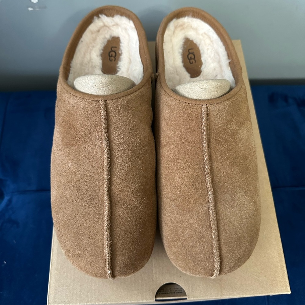 Ugg cottage clog.